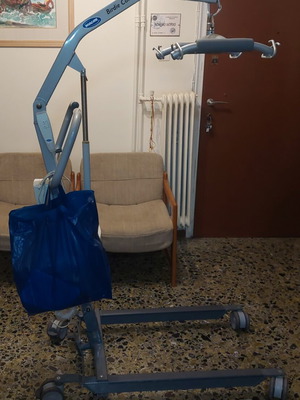 Invacare Birdie Compact electric folding patient lift, 150 kg