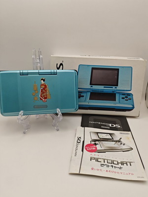 Nintendo DS в кутия тюркоазено употребяван с оригинална японска кутия и писалка