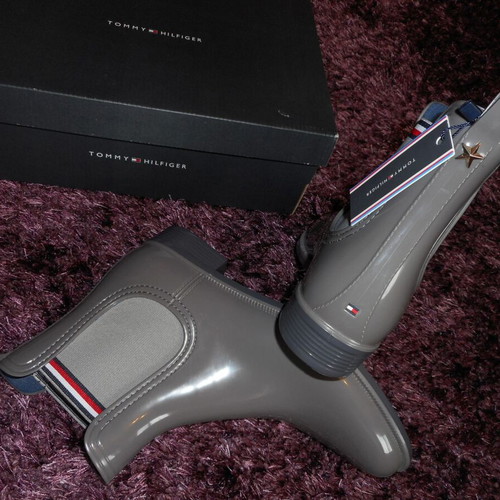 Tommy Hilfiger gray glossy rubber boots new, size 42, waterproof
