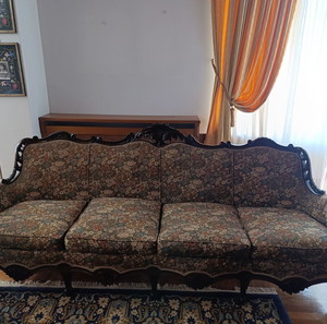 Σαλόνι μπαρόκ τετραθέσιος καναπές 2 πολυθρόνες και 2 καρέκλες 2 μικρά τραπεζάκια και ένα μεγάλο