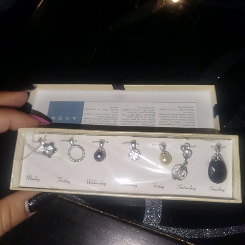 Calendar by AVON necklace set new, silver, in case