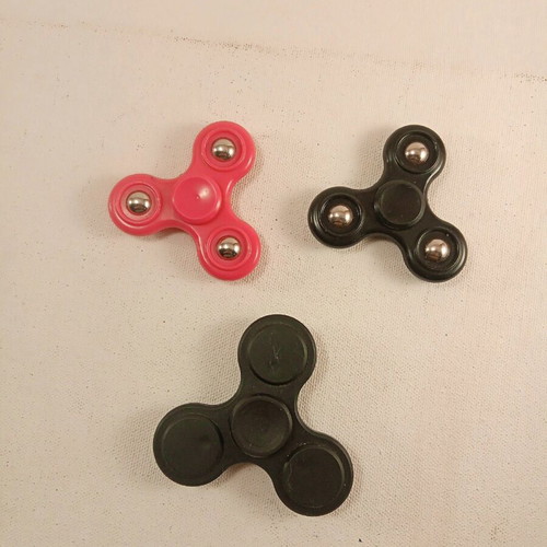 Fidget spinner stress toys used, pack of 3, plastic with metal parts