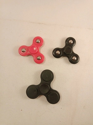 Fidget spinner stress toys used, pack of 3, plastic with metal parts