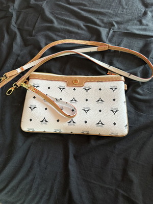 La tour Eiffel crossbody bag like new, white and beige