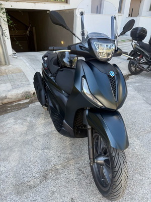 Beverly 400s 22’ σαν καινούργιο, μαύρο σκούτερ Piaggio
