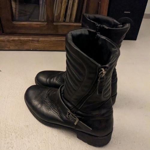 Black leather women's boots size 39 used with zipper