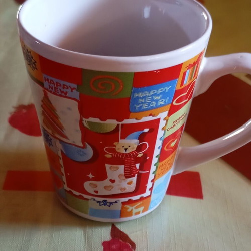 Christmas mugs set, 5 with handles and 1 with silicone lid