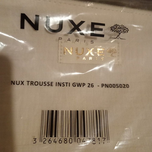 Nuxe fabric toiletry bag 17x22 cm beige with gold details