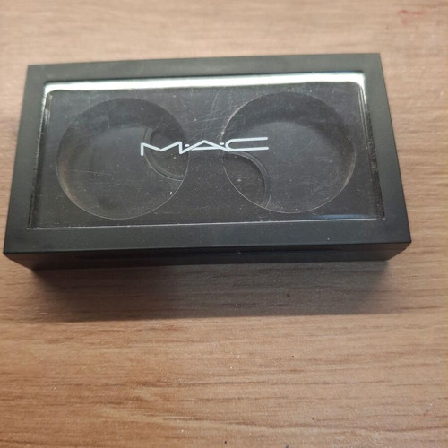 Mac magnetic eyeshadow case for 2 shadows like new