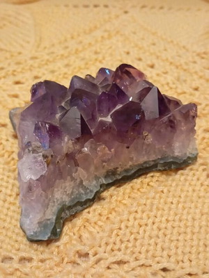 Amethyst crystal cluster like new