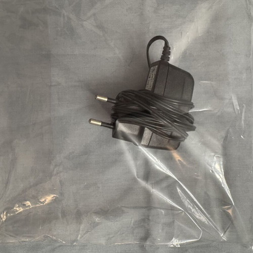 DVE DSA-5W-05AEU power adapter 5V 1A used