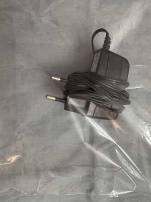 DVE DSA-5W-05AEU power adapter 5V 1A used