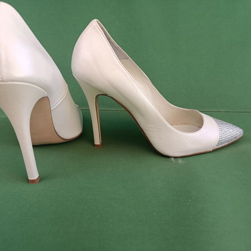 Leather bridal pumps size 37 with rhinestones like new, white and silver