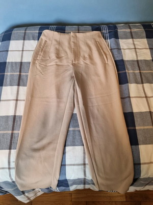 Women's beige Stradivarius pants like new, size 38