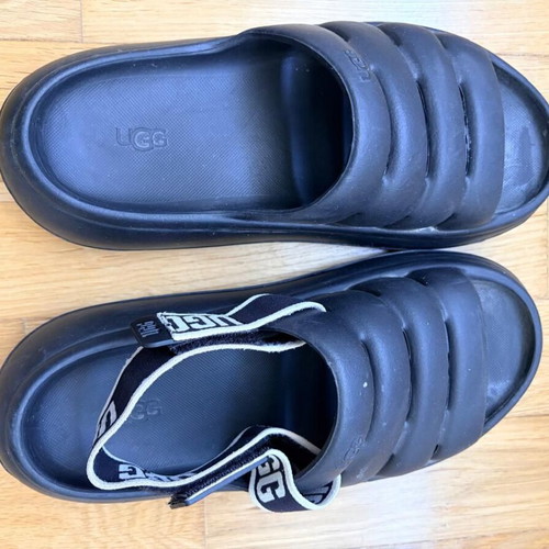 Ugg slippers like new with removable elastic strap, size 38, black