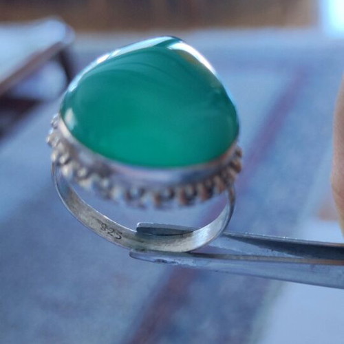 Silver 925 ring with green onyx teardrop cabochon like new