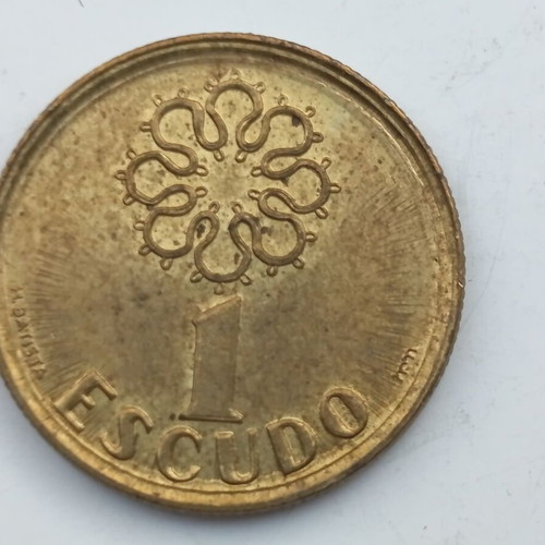 1 Escudo Portugal coin with Rosette design, new type