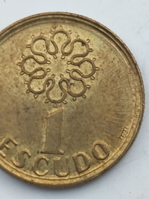 1 Escudo Portugal coin with Rosette design, new type