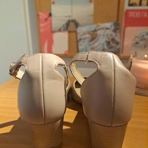 Lasocki nude pumps size 38 like new with strap