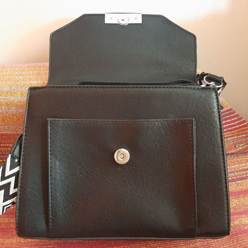 Black shoulder bag like new with detachable black and white strap