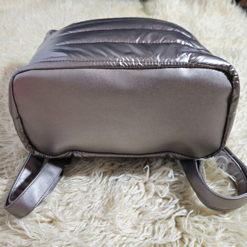 Shoulder bag with iridescent metallic color like new