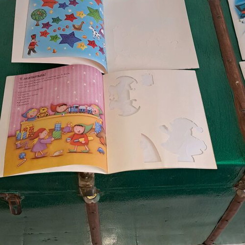 O Chionoulis Chionanthropos used 4 fairy tales with stickers