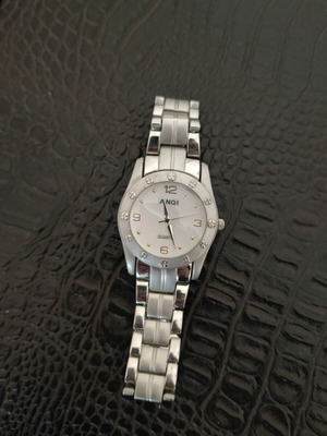 Anqi wristwatch women's like new