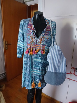 Striped white and blue shoulder beach bag