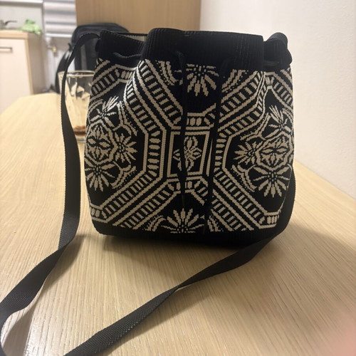 Cotton shoulder bag like new, black and white
