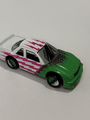 Matchbox 1991 Chevrolet Lumina Stock Car Lightning Series