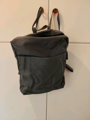 Slang backpack like new gray with multiple compartments