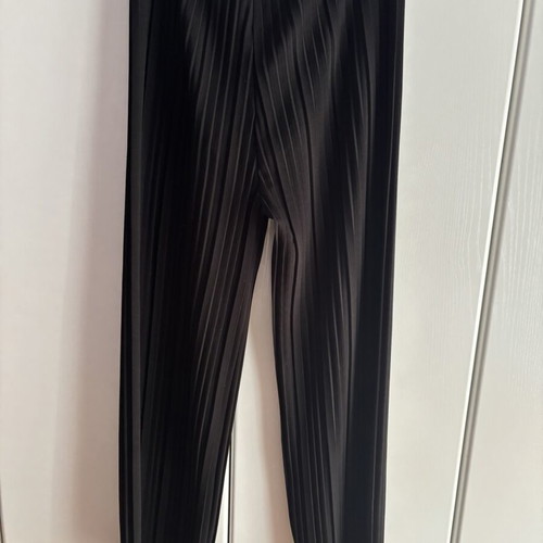 Pleated wide-leg pants with gold belt detail, Italian