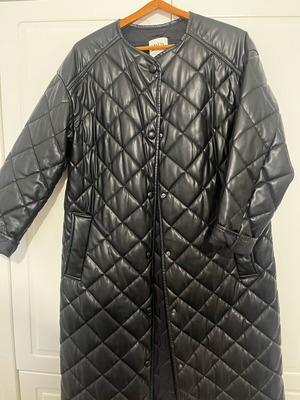 Black Quilted Faux Leather Zara Coat like new, black, size S