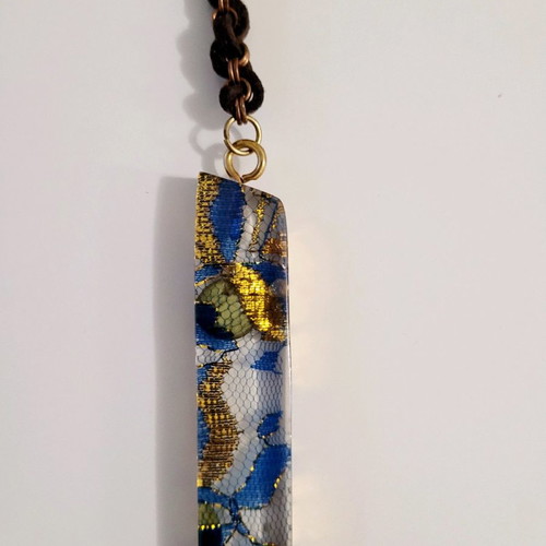 Multicolored necklace with plexiglass.