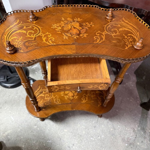 Marquetry table like new, dimensions 61x32x75cm