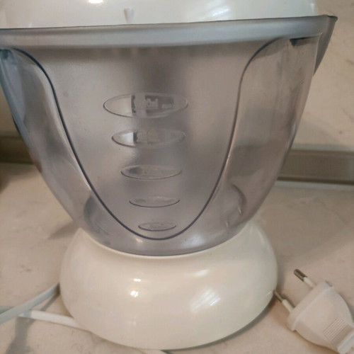 Life electric juicer CFJ-001 used with detachable 1.2-liter container
