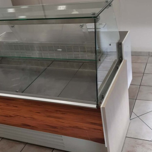 Dominox Via 159-20 Display Case with Forced Cooling Like New