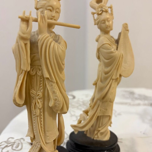 Chinese okimono figurines like new, set of two