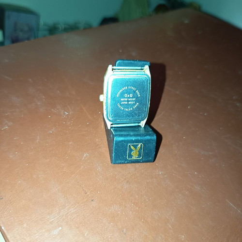 Q&Q watch quartz made in Japan, like new, black dial with gold details
