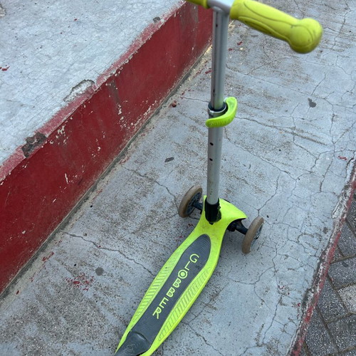 Globber kids scooter used with 3 wheels