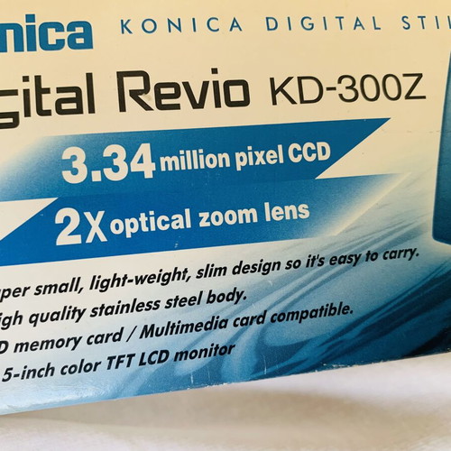 Konica Digital Revio KD-300Z vintage digital camera like new with accessories