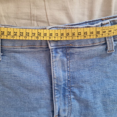Bershka fitted stretch denim shorts, small