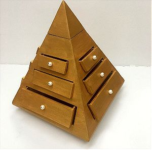 Χειροποίητη μπιζουτιερα-πυραμίδα