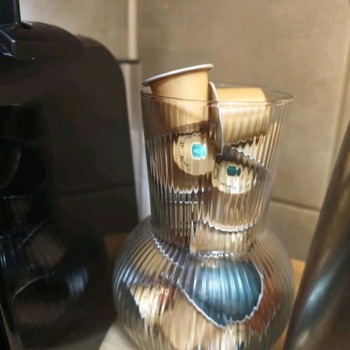 De'Longhi Essenza Mini Nespresso coffee maker black, like new