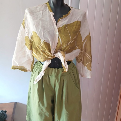 Summer set with blouse and shorts like new, green