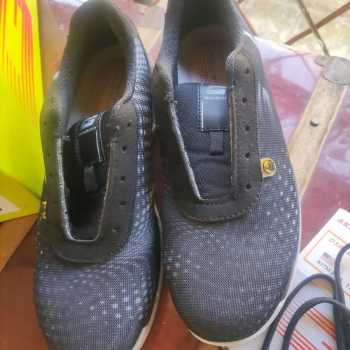 20 € N 40. Brand new, unworn.