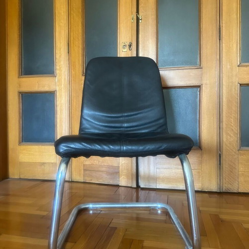 Office chair leather without wheels used, good condition
