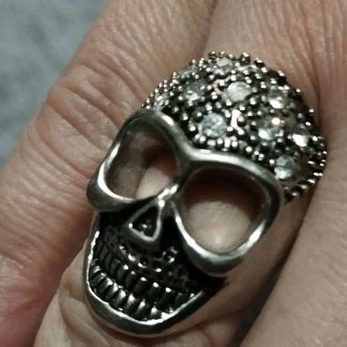 Skull ring like new