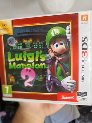 Luigi's Mansion 2 Nintendo 3DS game like new with booklet