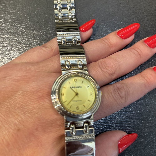 Laquisto women's watch quartz mechanism, like new, metal bracelet